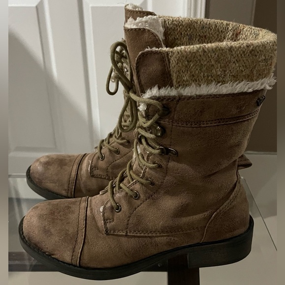 Roxy Boots - Picture 4 of 5